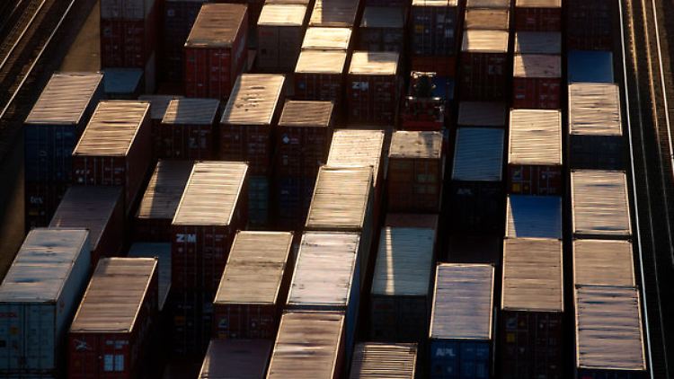 Containerumschlag am Hamburger Hafen.