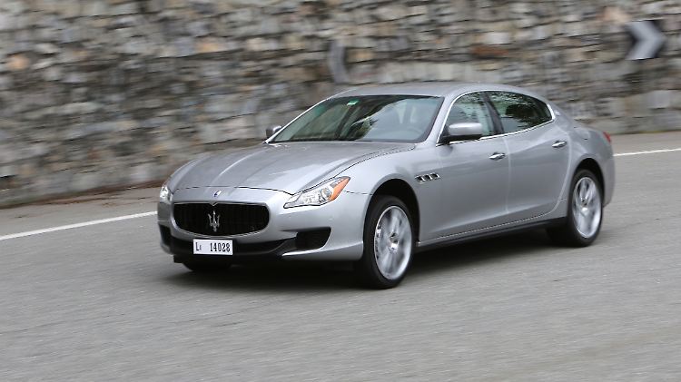 Mit 410 PS und 550 Newtonmeter gehört der Quattroporte selbst in der Basisversion noch zu den stärksten Luxuslinern am Markt.