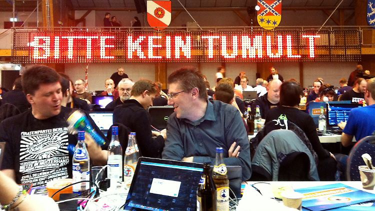 Die Losung wird erhört: Die Piraten arbeiten konzentriert.