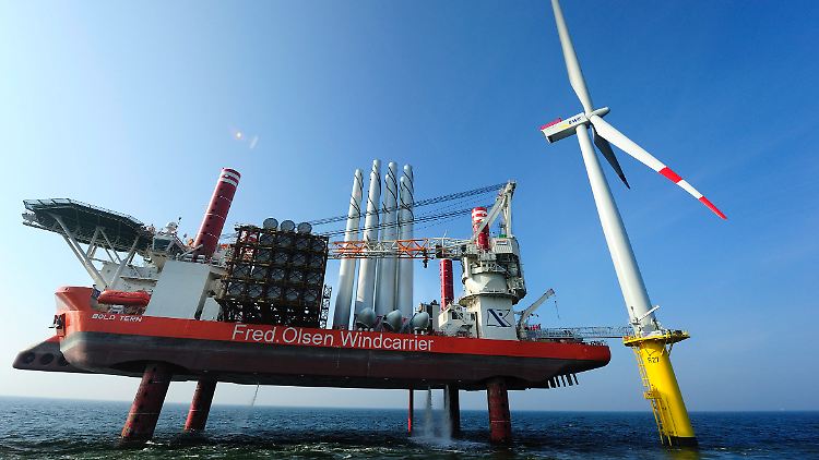 Die erste von etwa 30 Anlagen eines neuen Windparks vor der ostfriesischen Insel Borkum wurde erst kürzlich fertiggestellt.