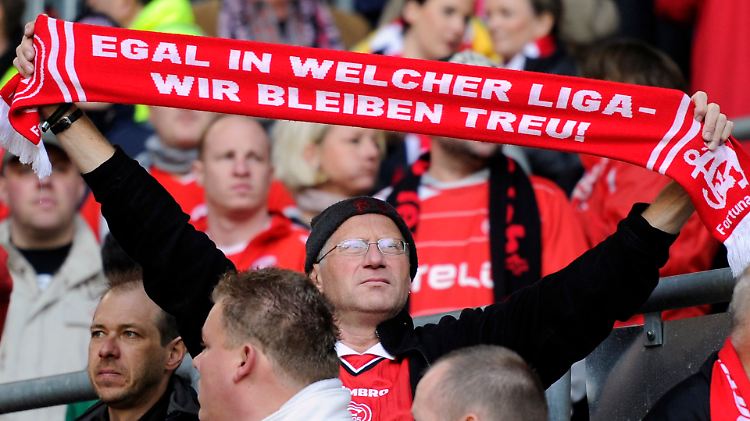 Für den Fall der Fälle: Düsseldorfer Fans sind leidensfähig.