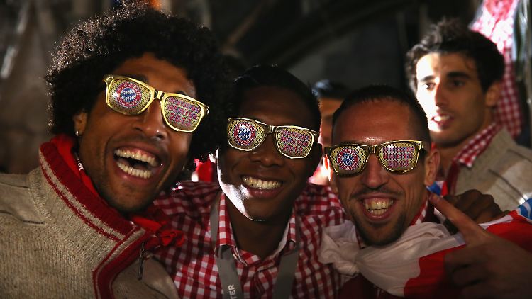 Münchner Humor: Dante, David Alaba und Ribérys Franck. 