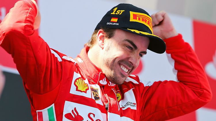 Jubel, Trubel, Heiterkeit: Fernando Alonso feiert in Barcelona.
