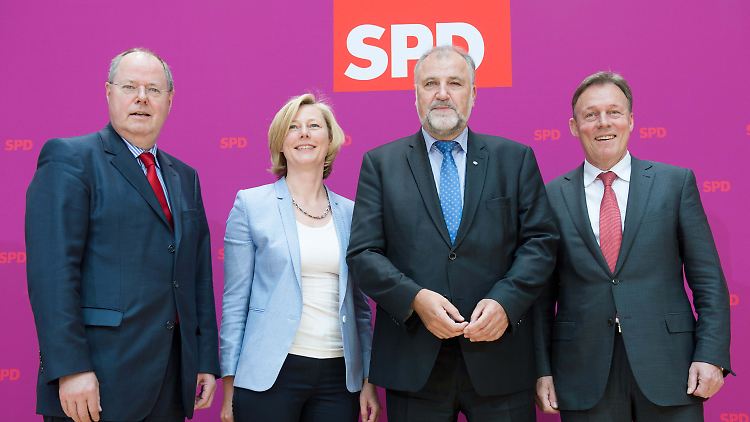 V.l.: Steinbrück, Joost, Wiesehügel, Oppermann.
