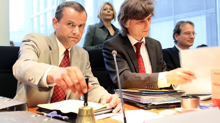 Sebastian Edathy (l.) im NSU-Untersuchungsausschuss.