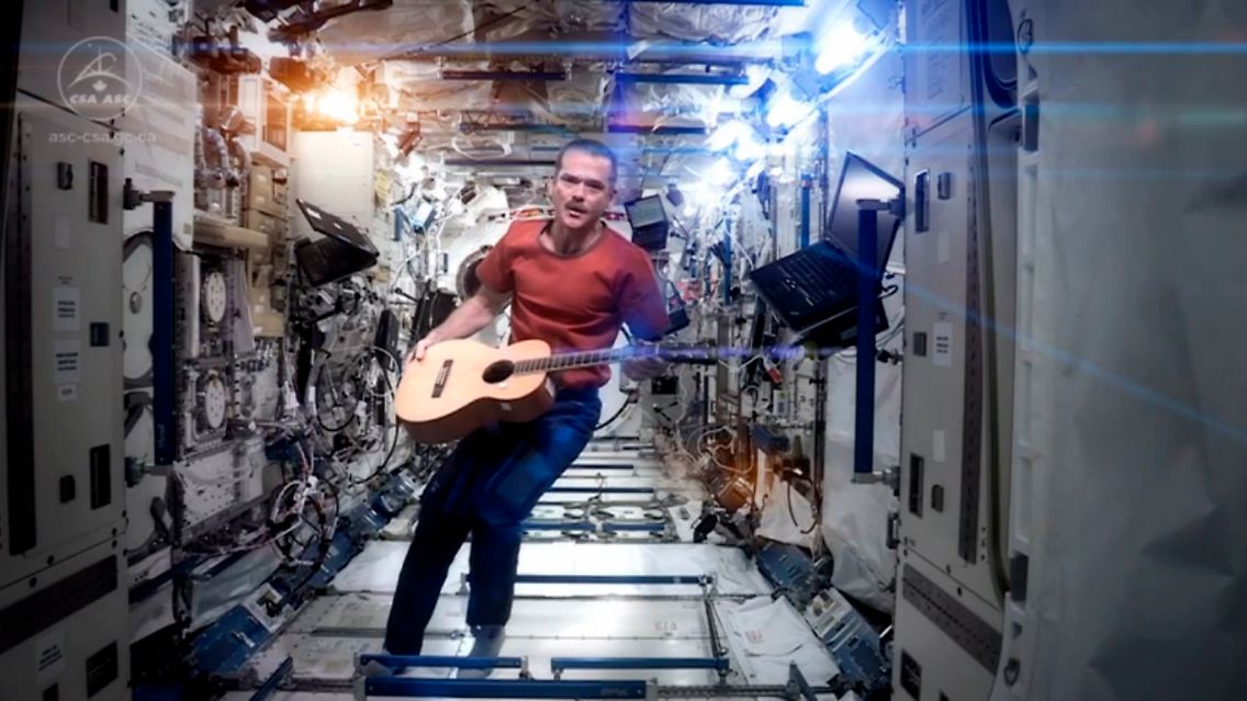 2013-05-13T202745Z_01_TOR662_RTRMDNP_3_US-SPACE-MUSICVIDEO.JPG692397401129003059.jpg