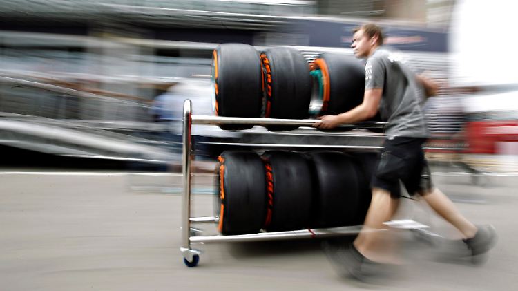 2013-05-09T171538Z_01_BAR118_RTRMDNP_3_MOTOR-RACING-PRIX.JPG3438471350203965243.jpg