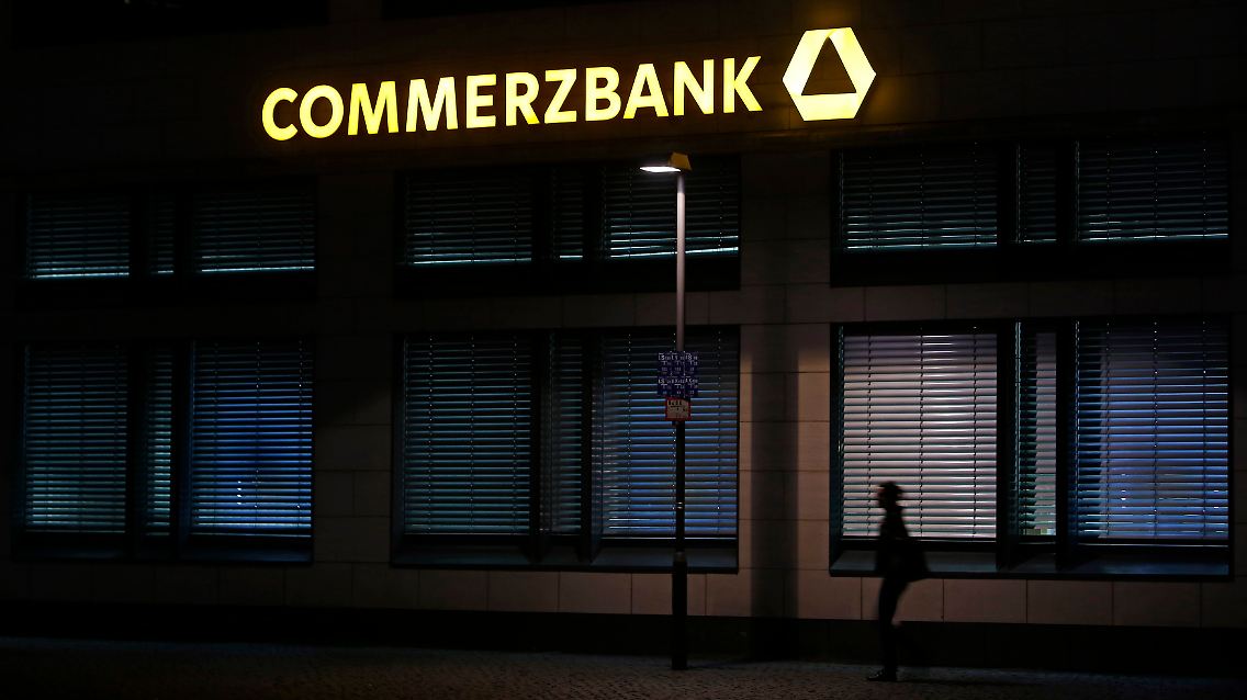 2013-05-11T133231Z_01_NIL12_RTRMDNP_3_COMMERZBANK.JPG5777451020166345877.jpg