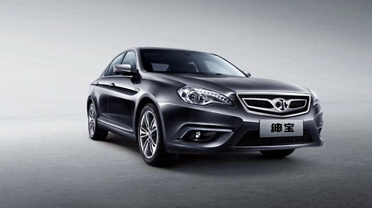 Der Senova D320 als erster chinesischer Saab-Ableger basiert auf der verlängerten Plattform der großen Limousine 9-5.