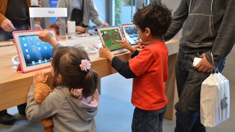 Neue Technik, neue Schulden? Mehr als 1,77 Millionen junge Leute unter 30 waren der Wirtschaftsauskunftei Creditreform zufolge im vergangenen Jahr hoch verschuldet.