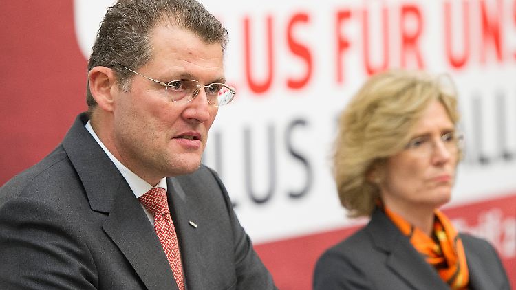Gesamtmetall-Präsident Rainer Dulger lobt die Arbeitgeber-Verhandlungsführerin Angelique Renkhoff-Mücke für ihren zügigen Stil.