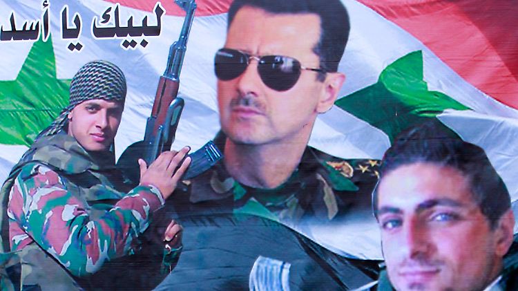 "Zu deiner Verfügung, o Assad": Ein Plakat huldigt in Tripoli dem syrischen Staatschef.