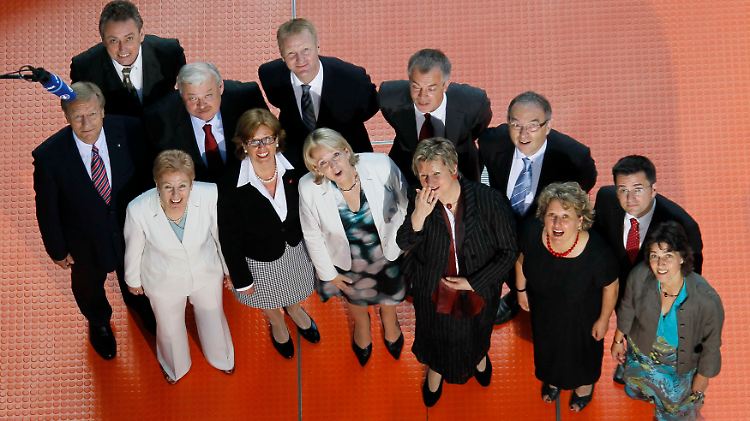 Fünf Frauen, fünf Männer: Die neue Regierung für das bevölkerungsreichste Bundesland.