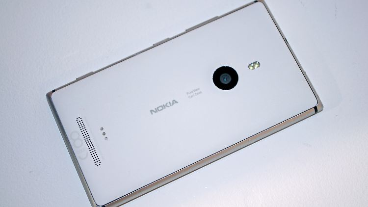 Im Gegensatz zum in den USA erschienenen Lumia 928 hat das Lumia 925 keinen Xenon-Blitz, sondern ein doppeltes LED-Fotolicht.