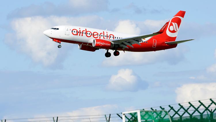 Air Berlin fliegt wieder in den roten Zahlen.