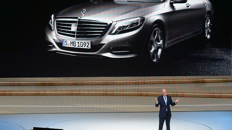 In Hamburg präsentiert Daimler-Chef Zetsche die neue S-Klasse, das Flaggschiff des Konzerns.