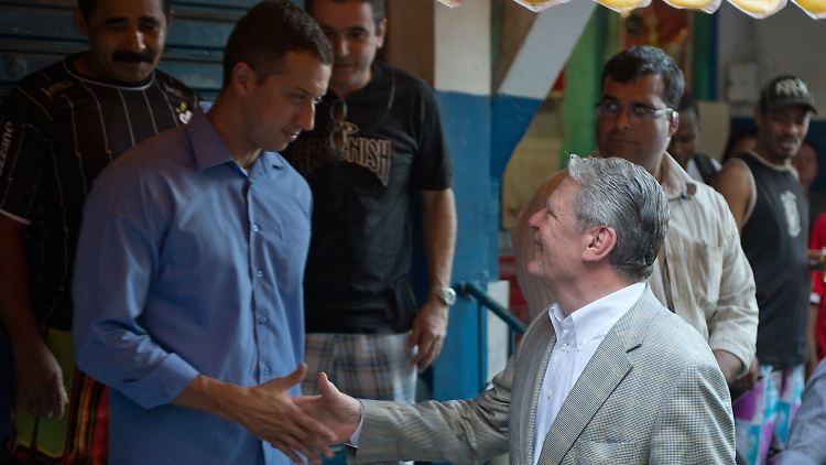Gauck sah sich auch die Armensiedlung Dona Marta an.