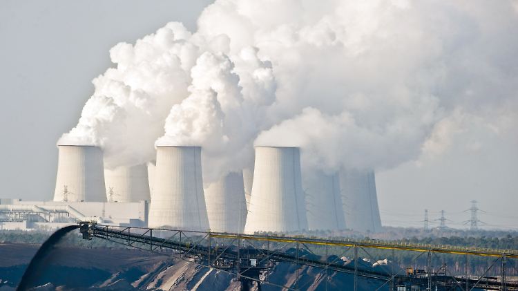 Braunkohlekraftwerk in Brandenburg: fast 40 Prozent der CO2-Emissionen fallen bei der Stromerzeugung an. 