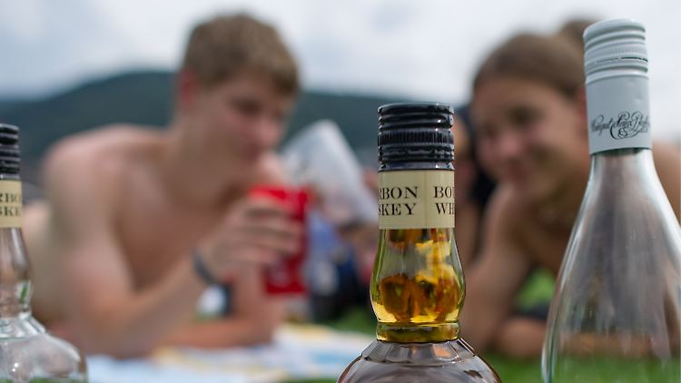 Laut einer Studie beeinflusst Alkohol in der Pubertät den späteren Alkoholkonsum.