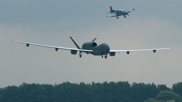 Geldvernichtungsmaschine "Euro Hawk"