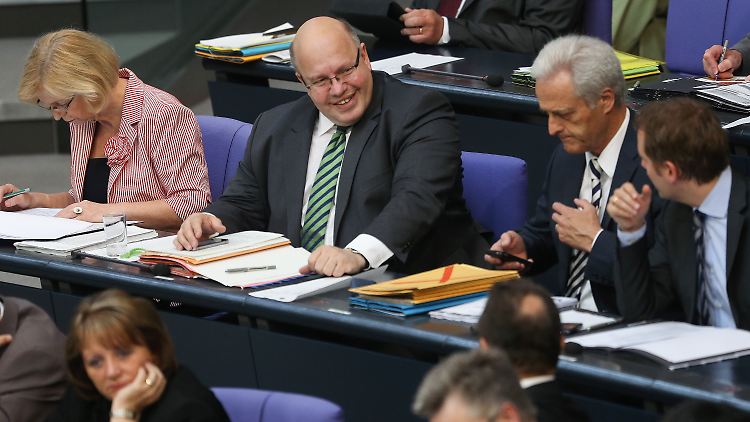 Gute Laune im Bundestag: Umweltminister Altmaier auf der Regierungsbank.