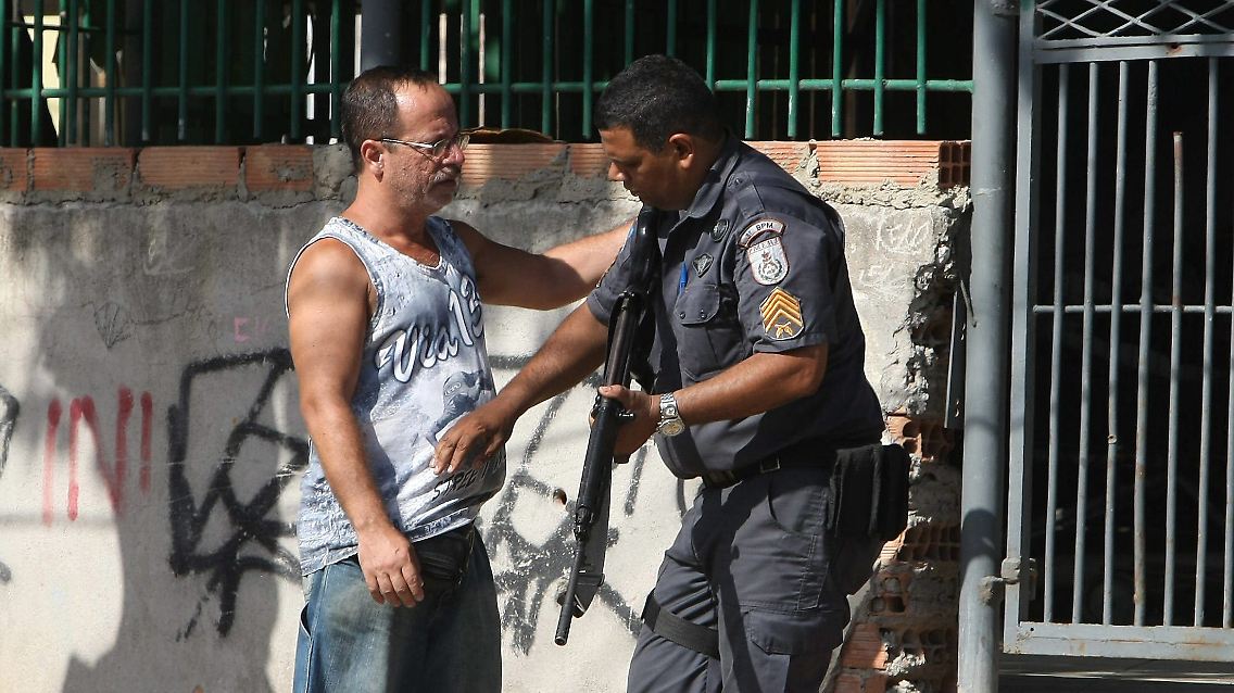 favela_Rio_Polizei.jpg