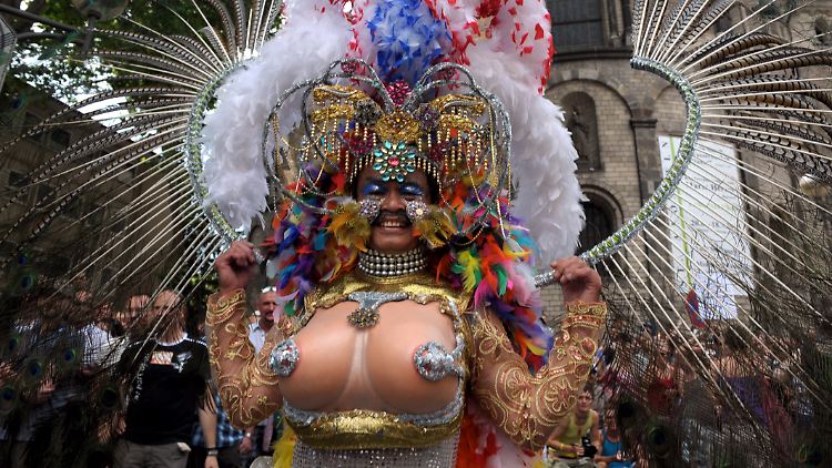 Bislang war der CSD eher bunt statt braun - die Veranstalter wollen dafür sorgen, dass dies auch so bleibt.