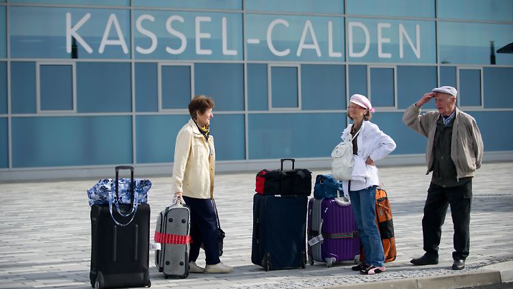220 Hektar Flughafenareal "im Herzen Europas": Kassel-Calden verfügt über eine 2500 Meter lange Start- und Landebahn.