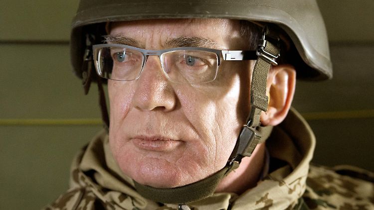 Kann einen Schutzhelm auch im übertragenen Sinne derzeit gut gebrauchen: Verteidigungsminister De Maizière.