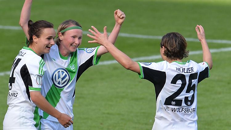 National die Besten: Die Spielerinnen des VfL Wolfsburg sind das Maß der Dinge.