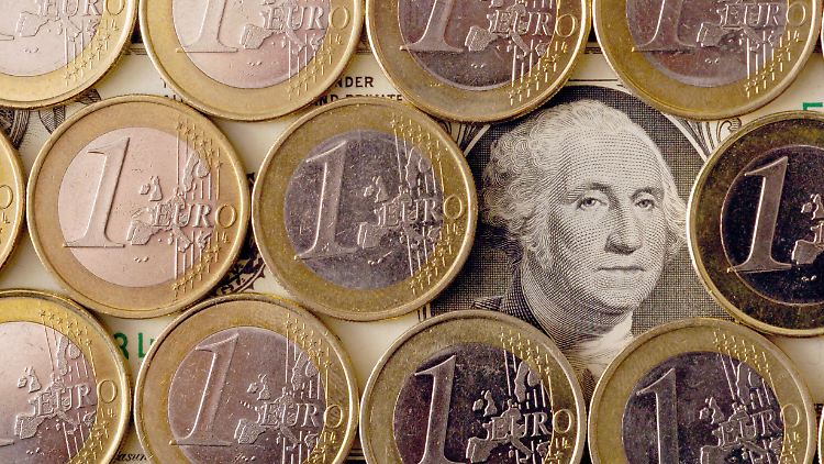 Die Hoffnung auf einen Wandel der US-Geldpolitik treibt den Dollar und schwächt den Euro.