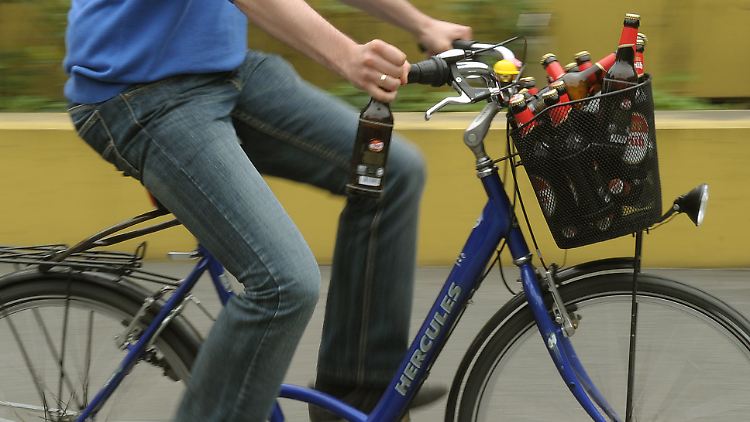 Sicher dürfte sein: Nach dem Konsum von so viel Bier ist das Taxi die bessere Wahl.