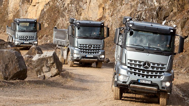 Mit keinem anderen Mercedes fühlt man sich zwischen Matsch und Modder so gut, wie mit dem Mercedes Arocs.
