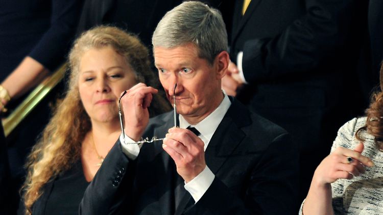 Apple-Chef Tim Cook muss heute die Steuertricks des Konzern vor dem US-Senat erklären.
