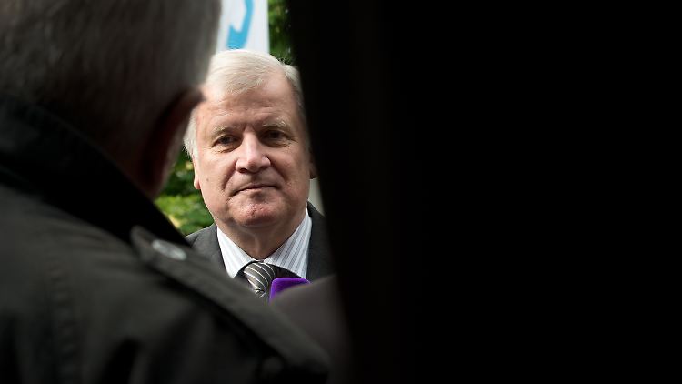 Ministerpräsident Seehofer will erst durch die Medien von den "Amigo-Jobs" erfahren haben.