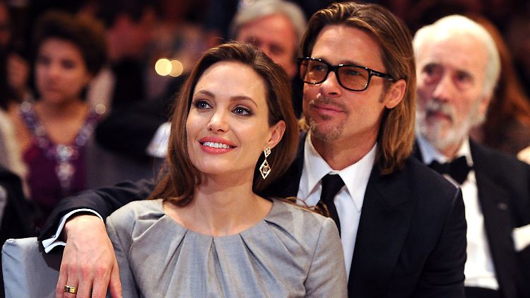 Ein glückliches Paar mit wenigen Freunden und vielen Kindern: Angelina Jolie und Brad Pitt.