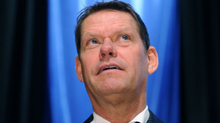 Frank Arnesen sollte den HSV zu alter Stärke zurückführen. Zwischenfazit nach zwei Jahren: eher mau.