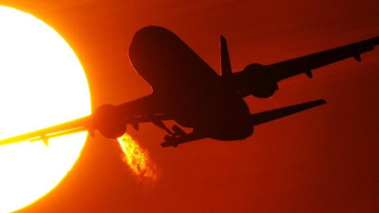 Vermeintlich günstige Angebote von Billig-Airlines können teuer werden.