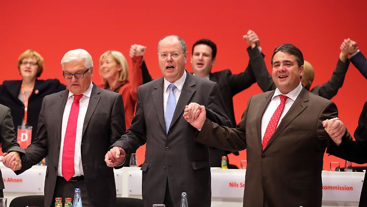 Wie schon beim Bundesparteitag Ende 2012 in Hannover werden Frank-Walter Steinmeier, Peer Steinbrück und Sigmar Gabriel wohl auch in Leipzig wieder die "Internationale" schmettern.
