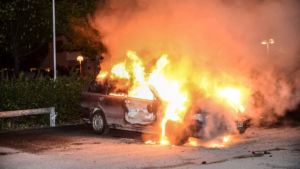 2013-05-22T082149Z_01_STO02_RTRIDSP_3_SWEDEN-RIOTS.jpg4301335556617221114.jpg