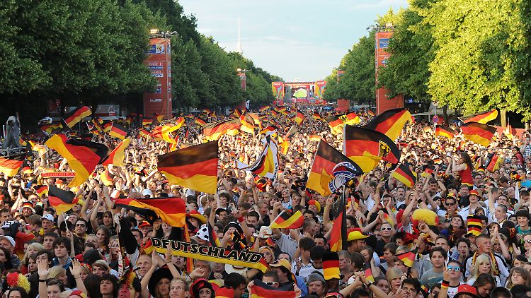 Diese Bilder gingen um die Welt und belegten, dass die Deutschen fröhlich sein können.