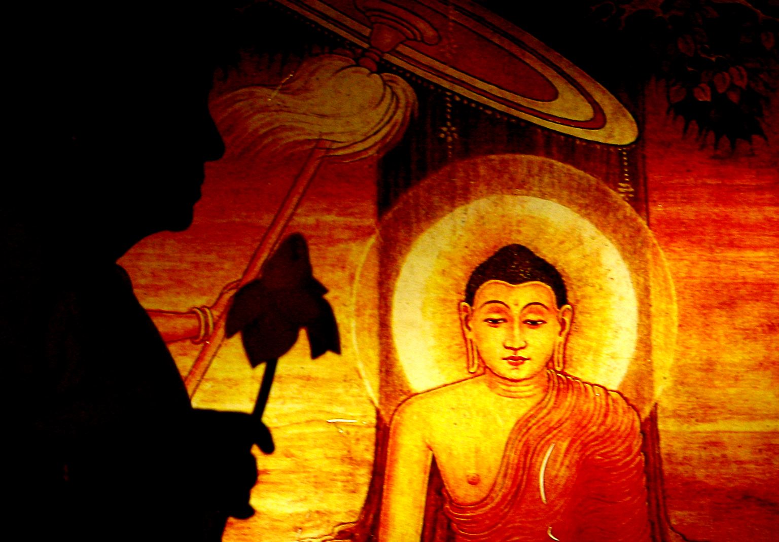 Alljährlich im Mai, gelegentlich auch im April, in Schaltjahren im Juni, feiern Buddhisten (wie hier in Sri Lanka) ...