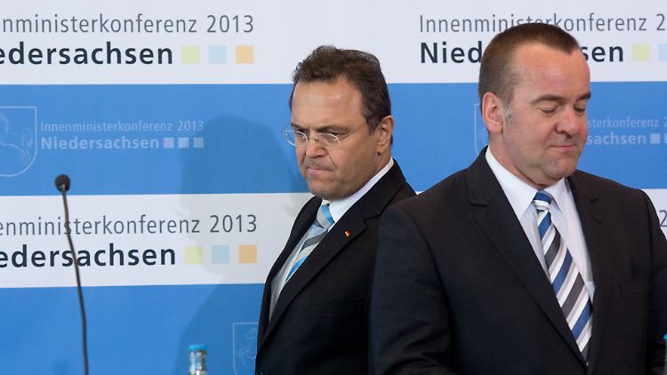 Auf der Innenministerkonferenz rangelten Bund und Länder um Kompetenzen: Hans-Peter Friedrich und Boris Pistorius.