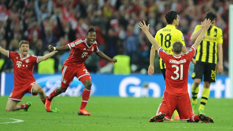 Finale Erlösung: Die Bayern-Profis nach dem Schlusspfiff in Wembley.