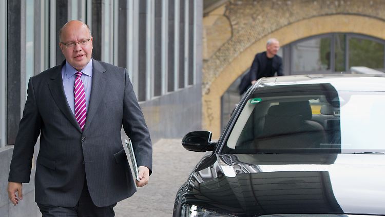 Der Umweltminister bekennt sich dazu, privat gerne schnell zu fahren. 