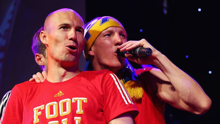 So sehen Sieger aus: Arjen Robben und Bastian Schweinsteiger, Sieger in der Fußball-Champions-League mit dem FC Bayern München.
