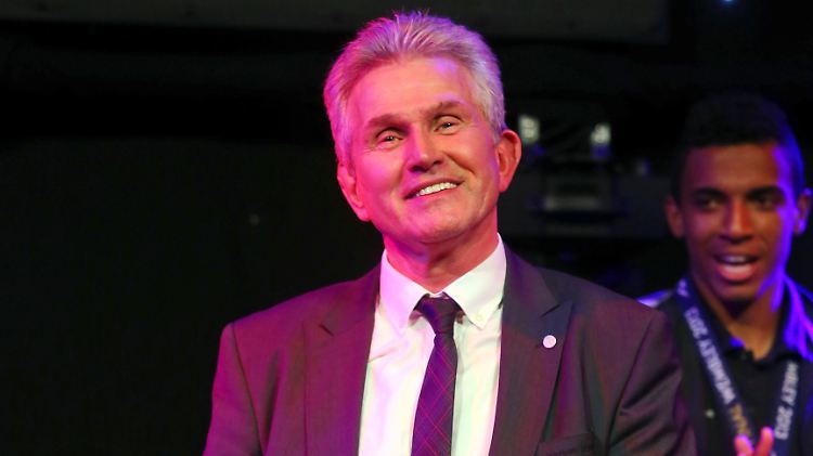 Seit Wochen vollzieht er jetzt schon einen Eiertanz: Jupp Heynckes.