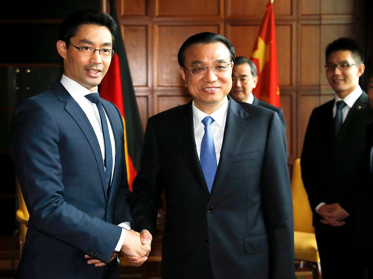 Li Keqiang mit Philipp Rösler. China und Deutschland sind ökonomisch fest aneinander gekettet.