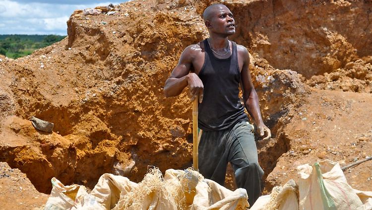 Für viele Männer im Kongo ist die Arbeit in einer Mine die einzige Möglichkeit, Geld zu verdienen.