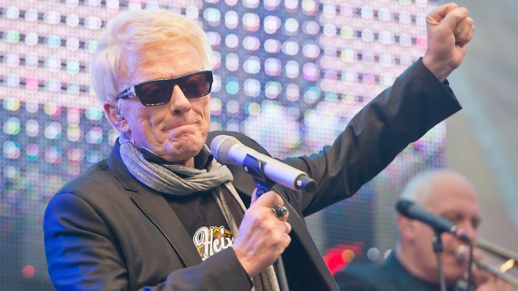 Auf einem Festival in Frankfurt gab er schon mal eine erste Live-Kostprobe: Heino.
